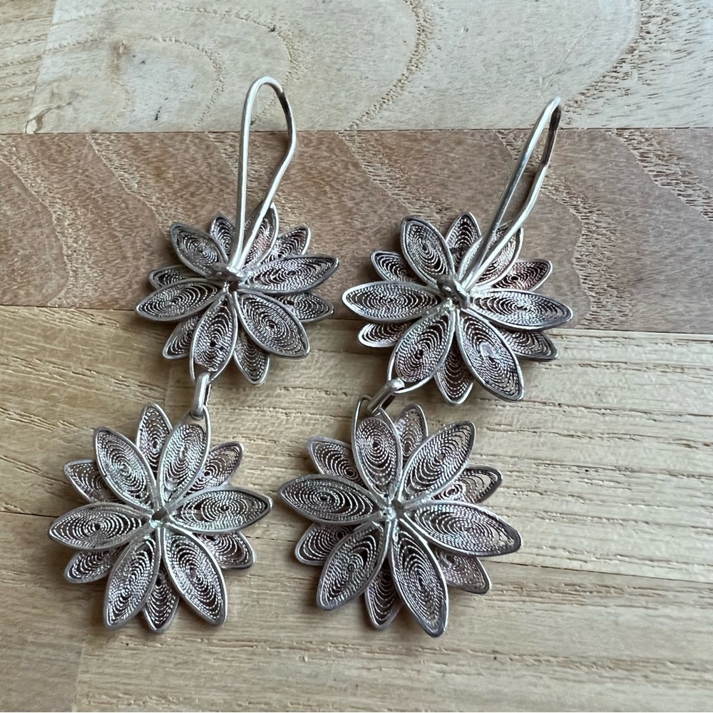 Artisan silver filagree floral daisy drop earrings - Picture 8 of 8